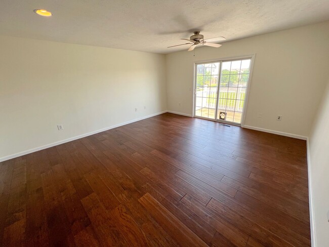 Building Photo - Expansive Dublin Condo for Rent in The Fal...