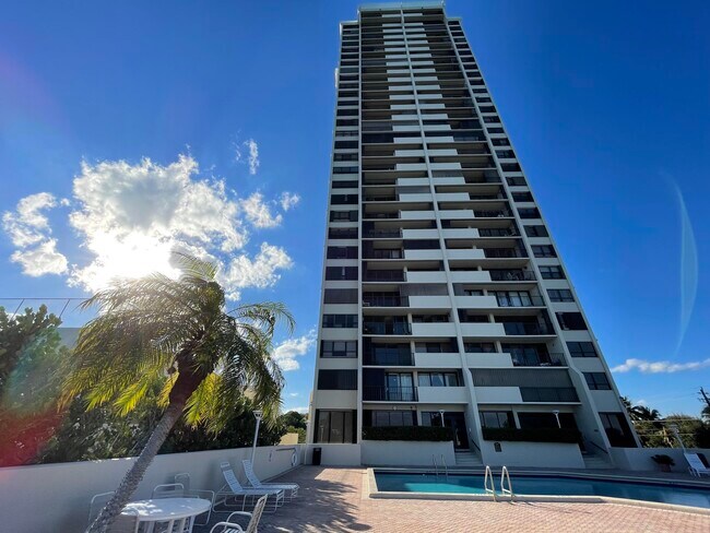 Building Photo - 5600 N Flagler Dr