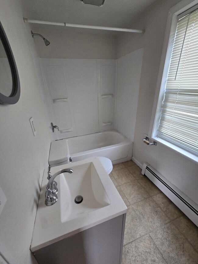 Building Photo - 257 Litchfield St