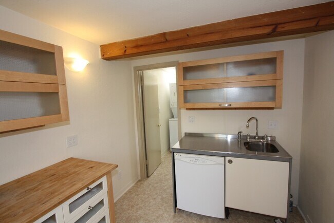 Building Photo - 1037-1037 Warfield Ave