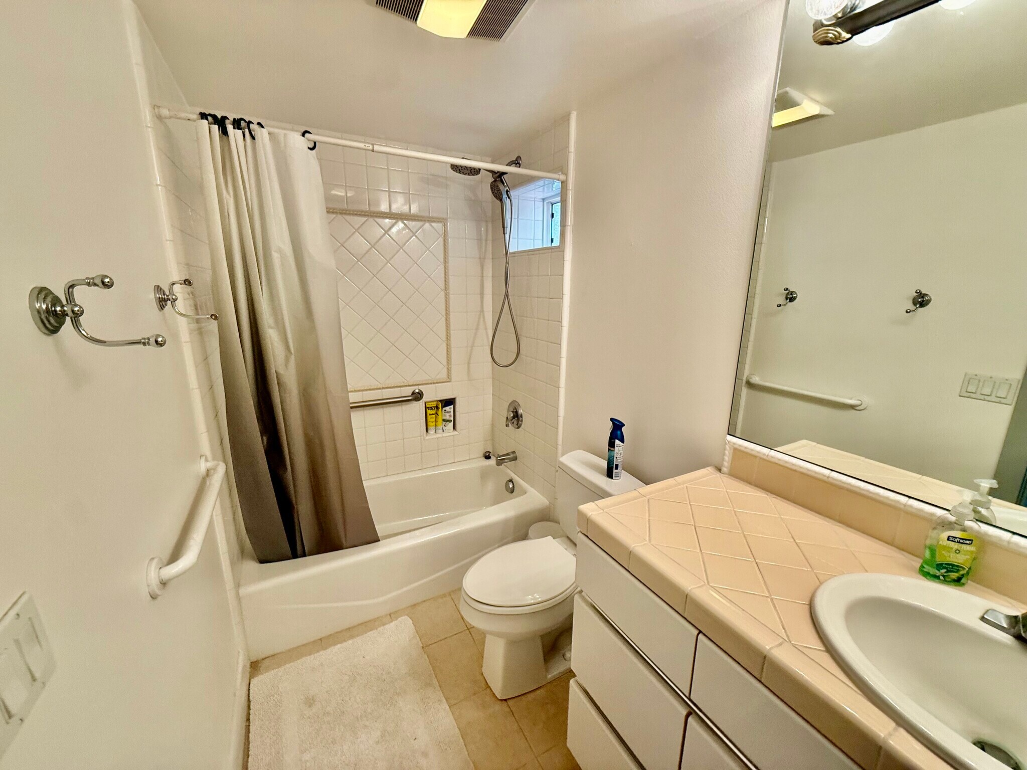 Building Photo - 328 Lakeshore Dr