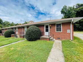 Building Photo - 1BR by UNC-G with Free Parking!