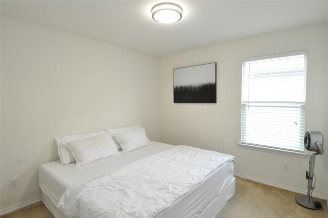 Building Photo - 12400 Knowell Dr