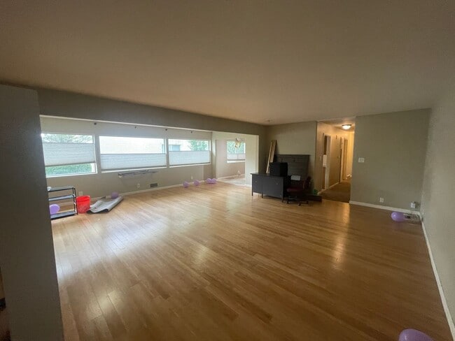 Building Photo - Spacious 2 Bed 1 Bath Apt in SLC
