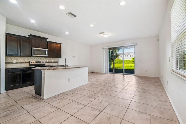 Building Photo - 4925 White Sanderling Ct