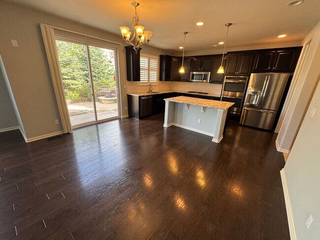 Building Photo - Beautiful spacious home in a lovely quiet ...