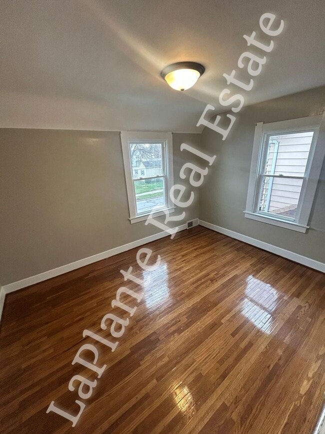 Building Photo - Cozy 3-Bedroom Home in West Toledo