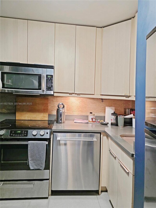 Building Photo - 800 West Ave