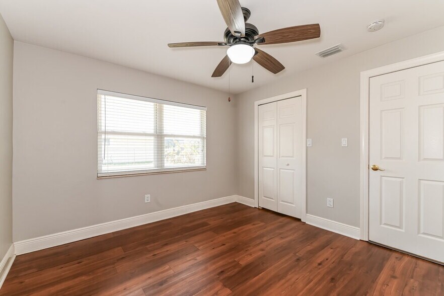 Building Photo - 2228 Treehaven Cir