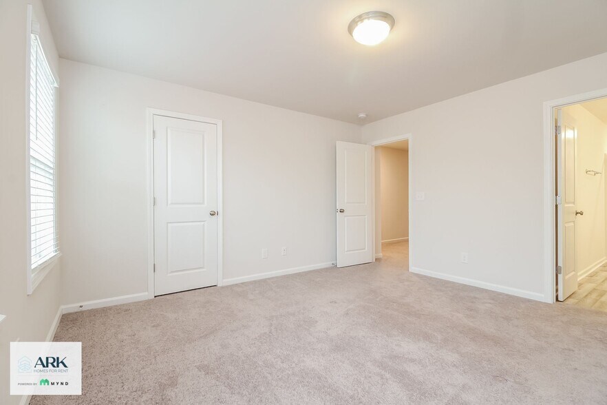 Building Photo - 6 Oak Rose Dr