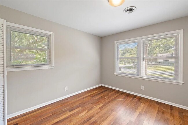 Building Photo - 1431 Glencoe Dr