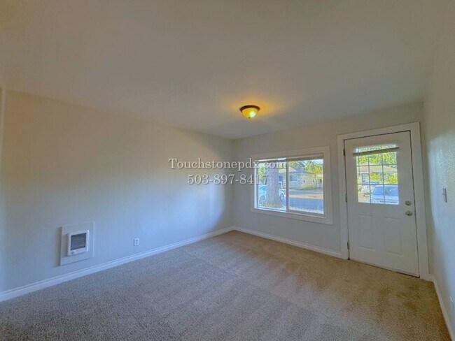 Building Photo - Brentwood-Darlington 2 Bed Apartment with Classic Charm and Parking