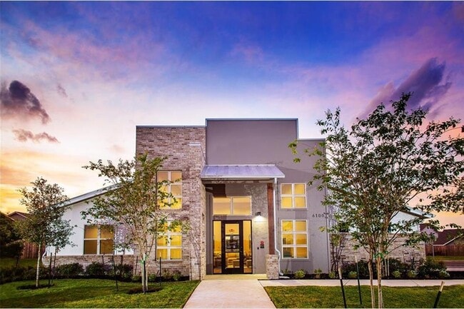 Building Photo - 8600 Cottage Rose Dr
