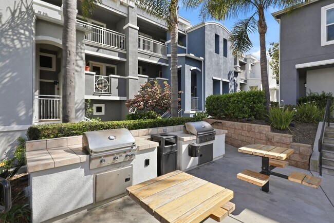 Building Photo - Point Loma, "The Bay" 2 bed 2 Bath Townhome now available! Amazing amenities, don't miss out
