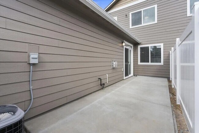 Building Photo - 1362 Mordyl Loop