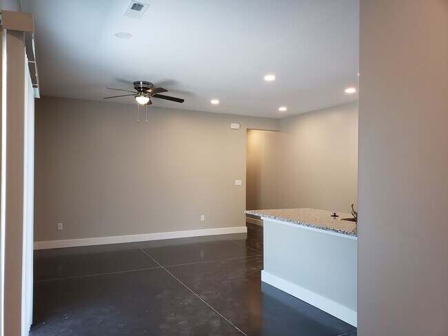 Building Photo - 4955-4953 Morris