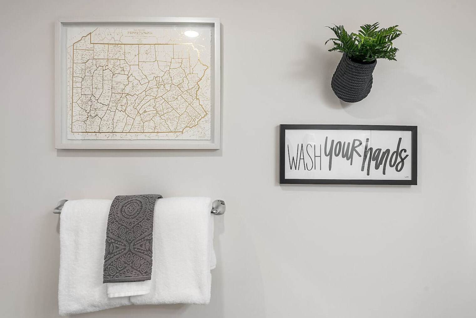 Building Photo - 212 W Roberts Ave