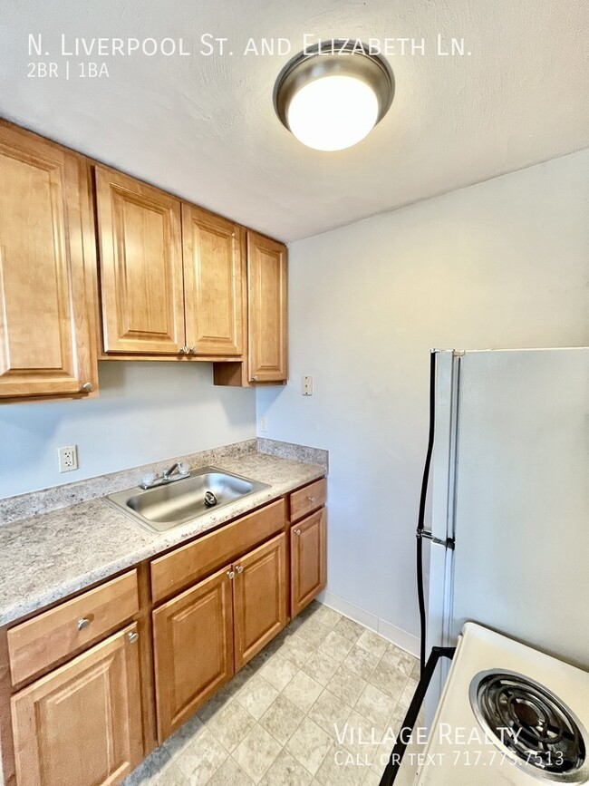 Building Photo - Few Steps! Top floor! Affordable 2-Bed wit...