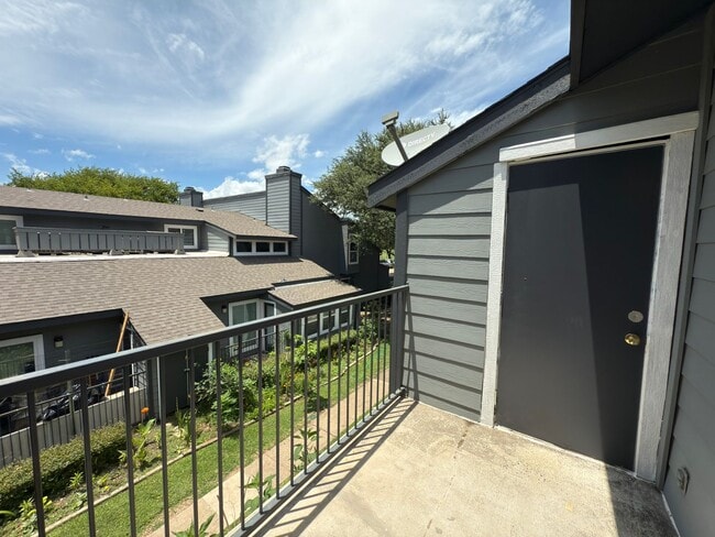 Building Photo - Charming 1 Bedroom Unit in Dallas!