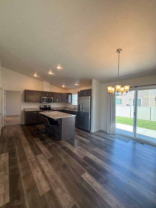Building Photo - 3 Bedroom, 2 Bathroom Single Family Home!