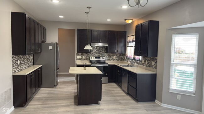 Building Photo - 2244 McGregor Ct