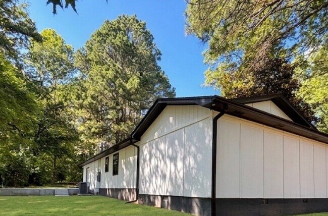 Building Photo - 2423 S Chatfield Rd