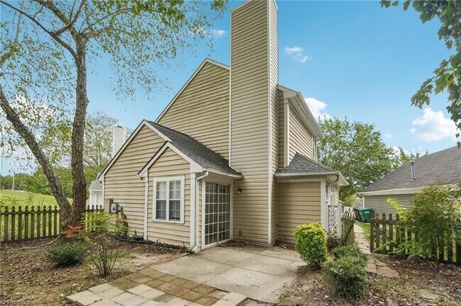 Building Photo - 3221 Pipers Way