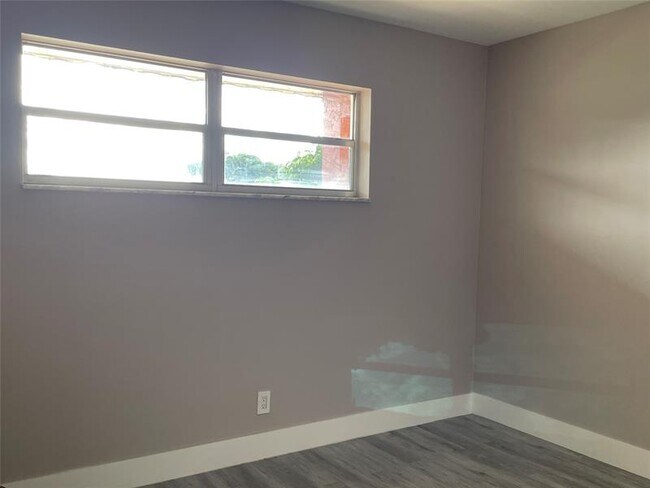 Building Photo - 8962 S Hollybrook Blvd
