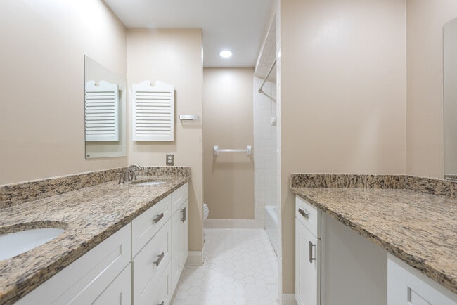 Building Photo - 119 Rio Pinar Dr