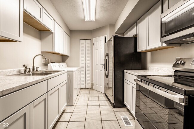 Building Photo - 4839 Oakwood Trail