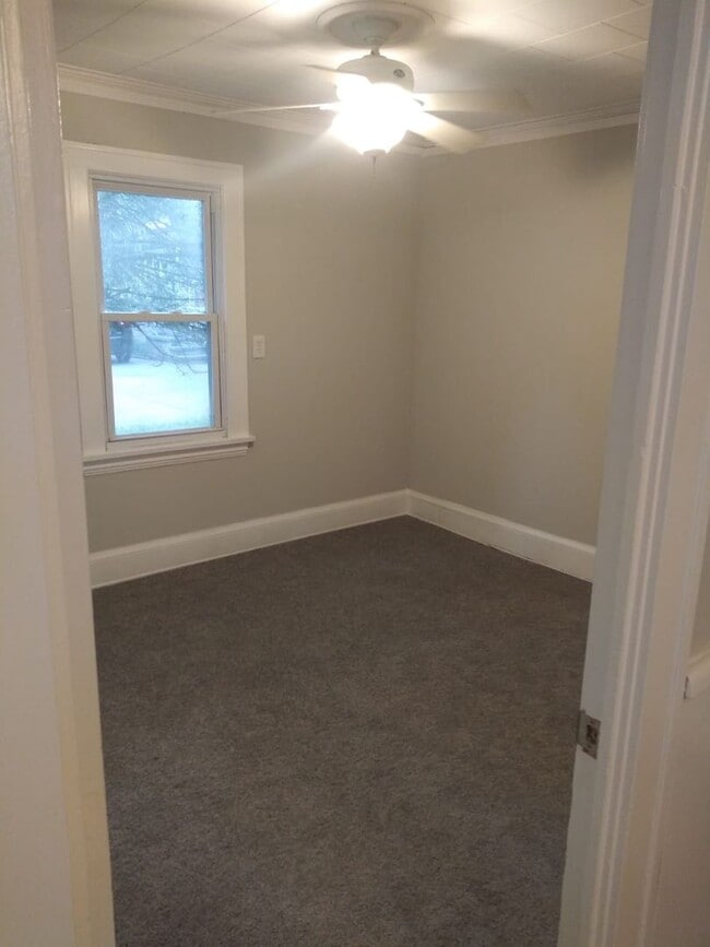 Building Photo - Adorable 3/1 house