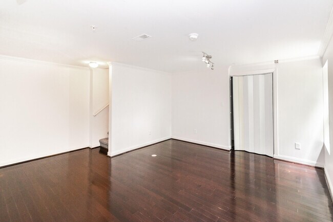 Building Photo - 3046 Barclay Way