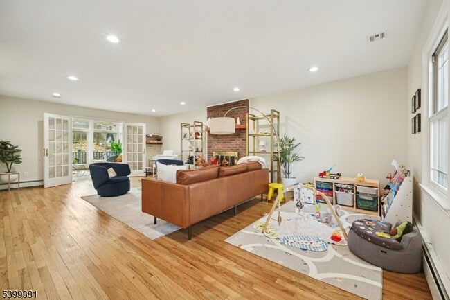 Building Photo - 17 Edison Dr