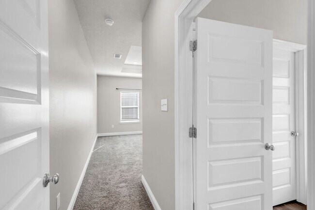 Building Photo - 9512 Mallette Dr