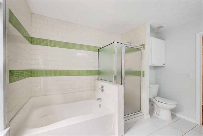 Building Photo - 2470 Stonegate Dr