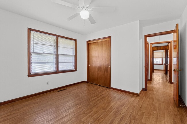 Building Photo - 1457 Columbia Hwy N