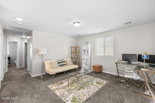 Building Photo - 14947 Pebble Hills Blvd