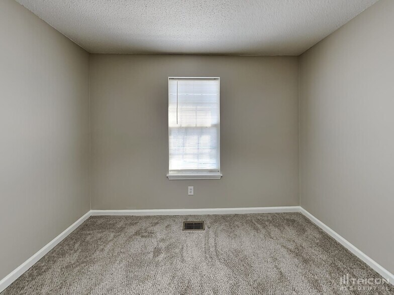 Building Photo - 104 Kells Dr