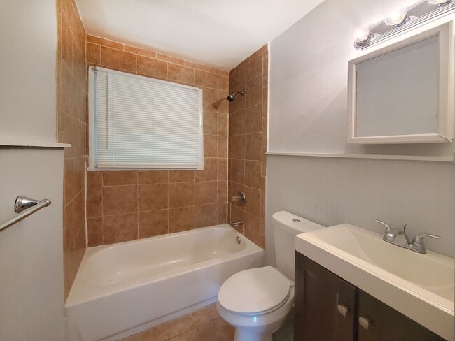 Building Photo - COMING SOON: Fantastic 3/1 Bungalow Near Langford Park - Housing Vouchers Accepted