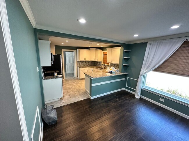 Building Photo - Make this Fairmount Showstopper Home!