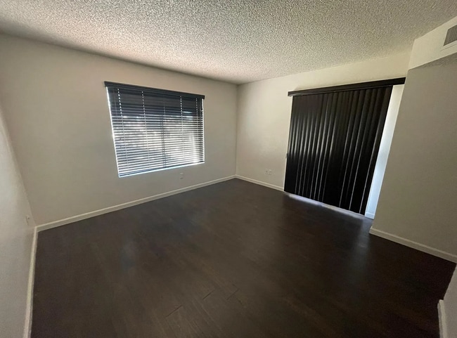 Building Photo - 2045 S 14th Ave