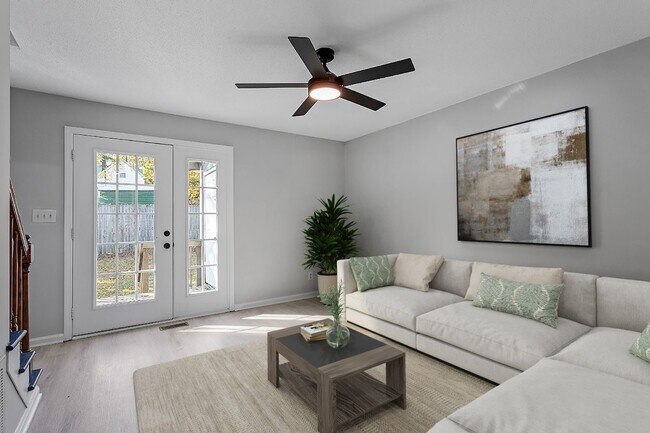 Building Photo - Gorgeous, Newly Renovated Townhome