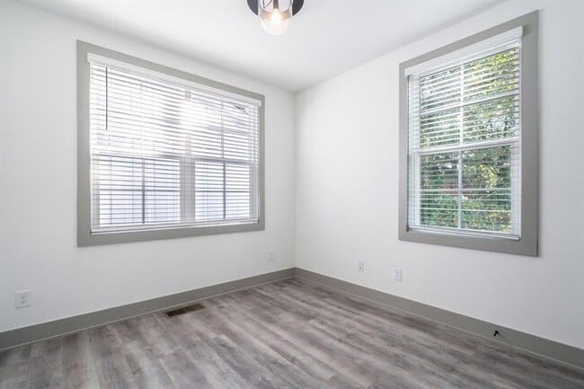 Building Photo - 42 Becker Pl NW