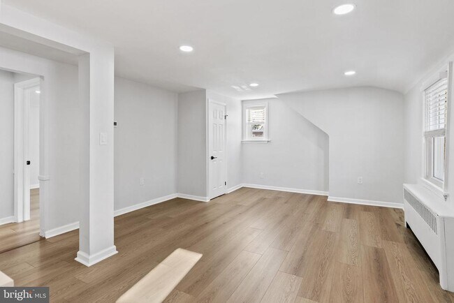 Building Photo - 821 Stanbridge St
