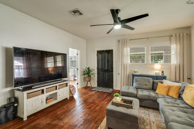 Building Photo - 1113 Taylor St