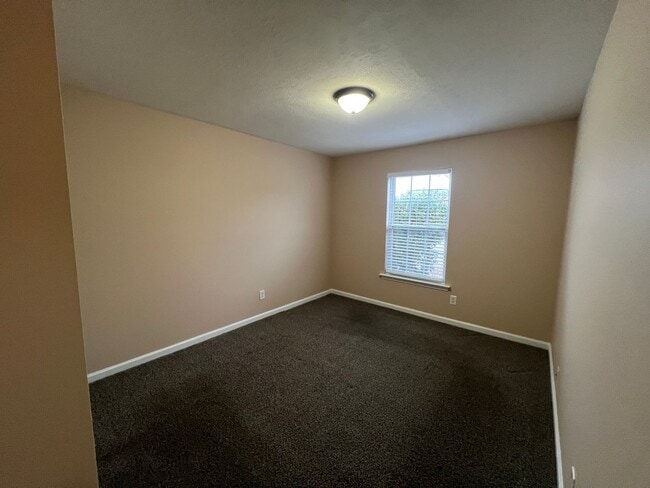 Building Photo - $250 Off First Month's Rent! Nice 3 Bedroom 2 Bath Home in Lavergne - Available Now!