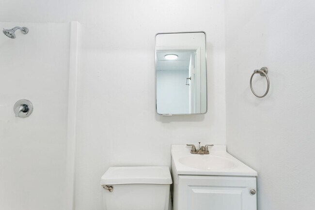 Building Photo - 5420 S Tacoma Way