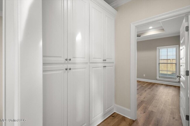 Building Photo - 464 Aurora Cir