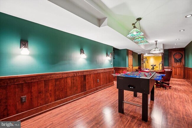 Building Photo - 9454 Newbridge Dr