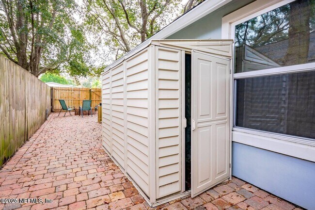 Building Photo - 1318 Eastwind Dr